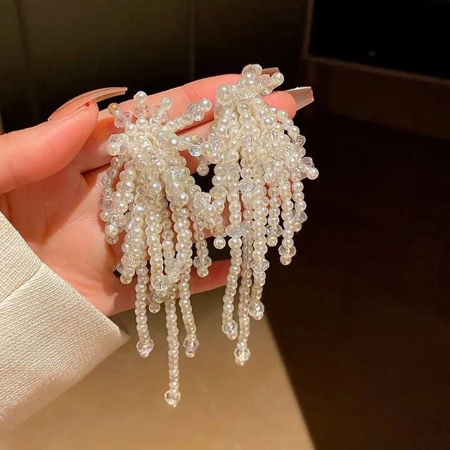 Orecchini floreali con perle e petali