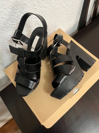 Sandalias de tacón negras