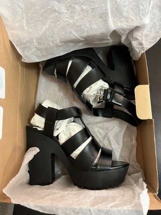 Sandalias de tacón negras