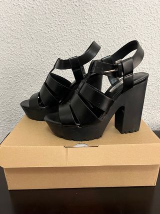 Sandalias de tacón negras