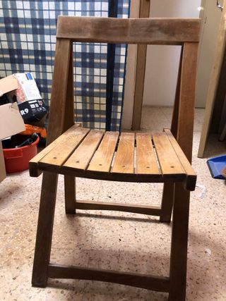 2 sillas de madera plegables
