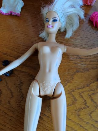 Barbie con ropa