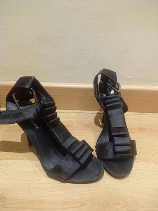 Sandalias tacón negras