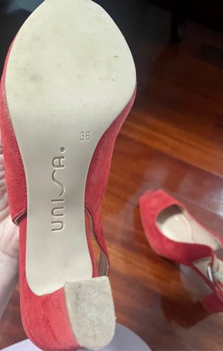 sandalias Unisa color rojo 36