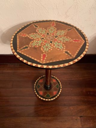 Mesa auxiliar de marqueteria