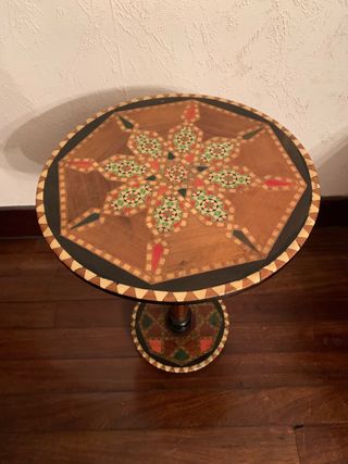 Mesa auxiliar de marqueteria