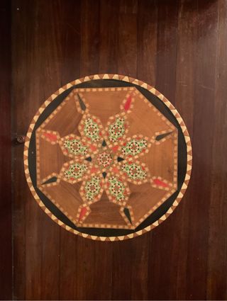 Mesa auxiliar de marqueteria