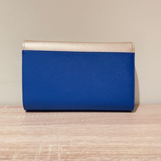 Bolso Roberto Verino estilo bandolera azul/dorado