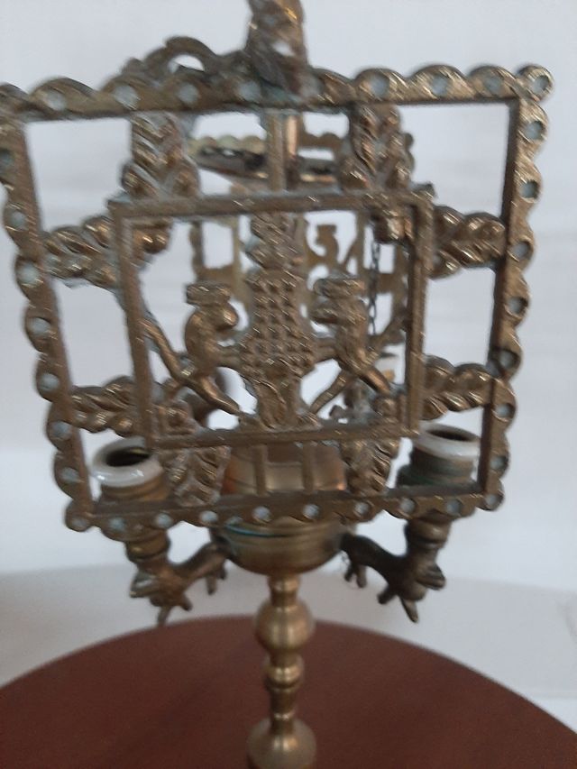 Lámpara de aceite antigua