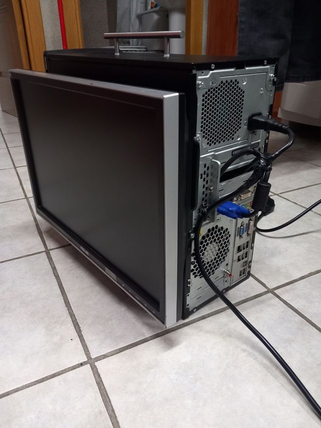 Ecrã do computador + para reproduzir. 