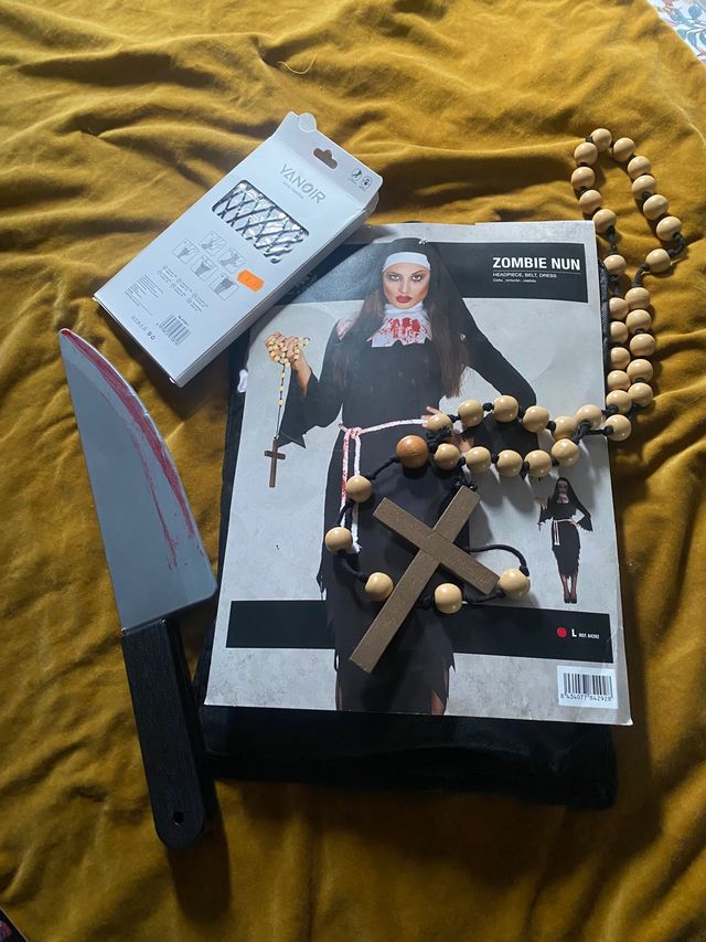 Disfraz MONJA ZOMBIE . Regalo accesorios
