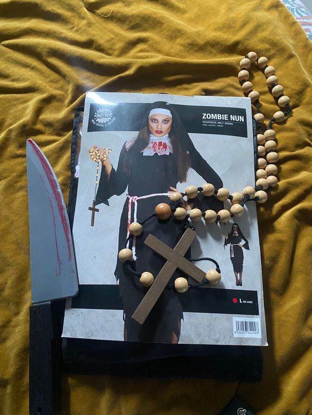 Disfraz MONJA ZOMBIE . Regalo accesorios