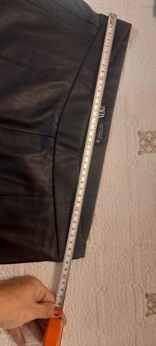 Pantalon cuero Zara. Nuevo.