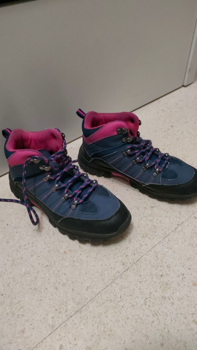 Botas de montaña de niña número 35 
