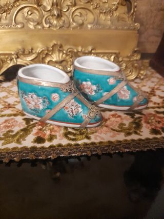 Pareja de zapatos chinos antiguos
