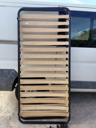 somier nuevo con sus patas de Ikea 90 por 200 cm