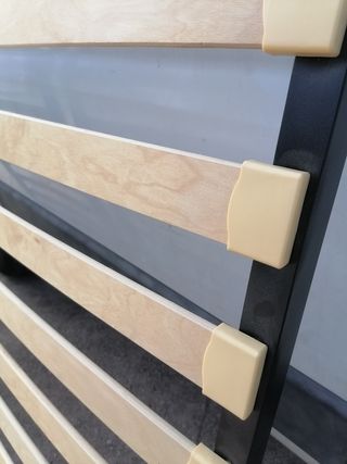 somier nuevo con sus patas de Ikea 90 por 200 cm