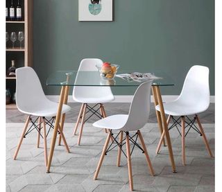 Mesa con cristal y sillas nordicas