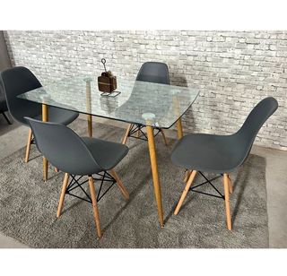 Mesa con cristal y sillas nordicas