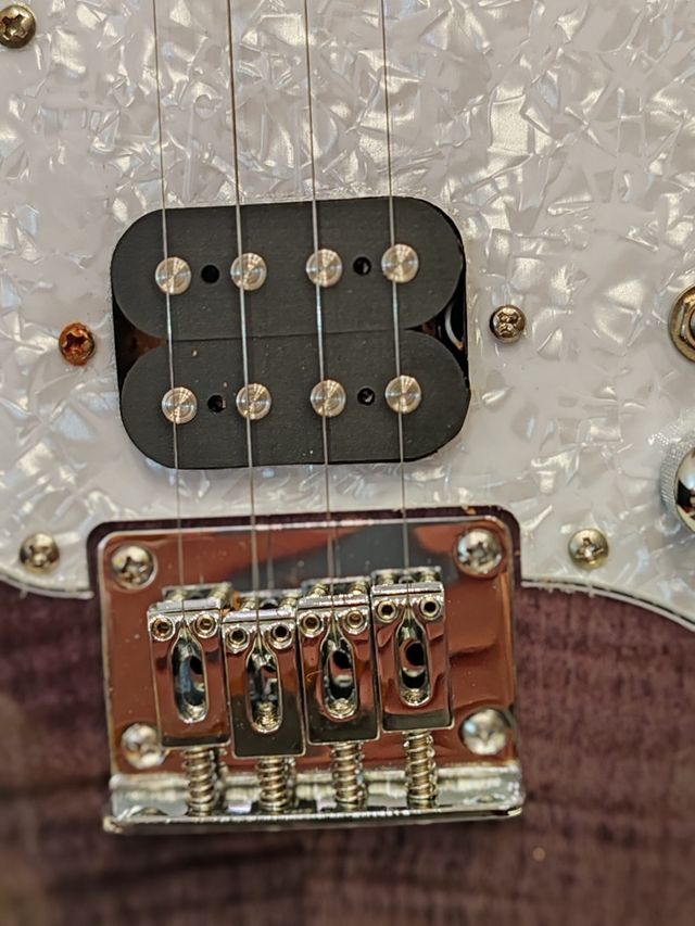 252e- 199eNuevo Ukelele tenor eléctrico