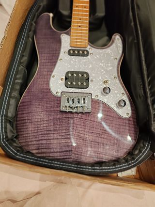 252e- 199eNuevo Ukelele tenor eléctrico