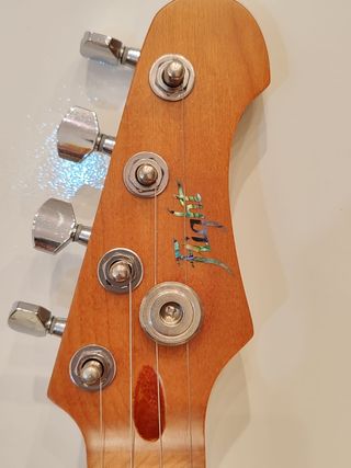 252e- 199eNuevo Ukelele tenor eléctrico