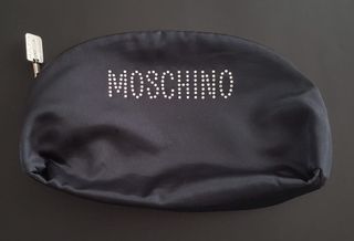 NECESER NEGRO LETRAS PLATEADAS DE MOSCHINO