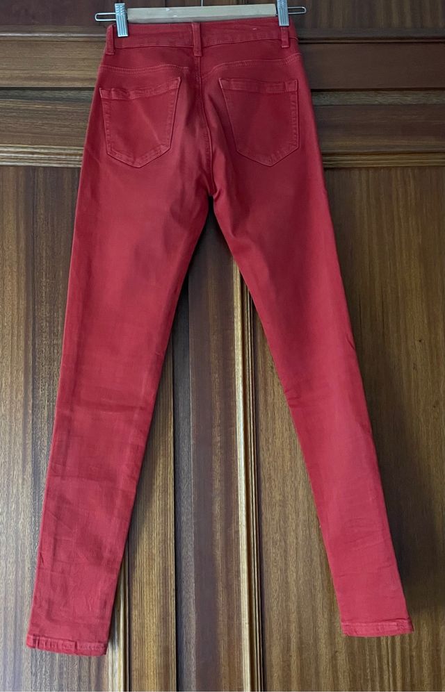 Pantalón rojo de Renatta&Go