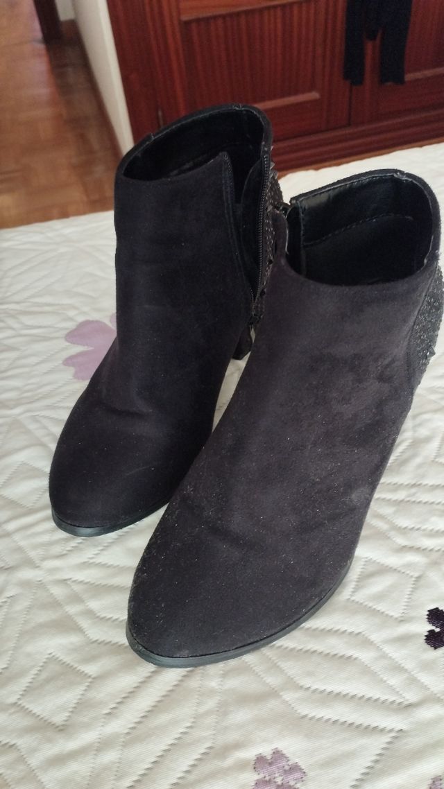 Stivaletti taglia 37