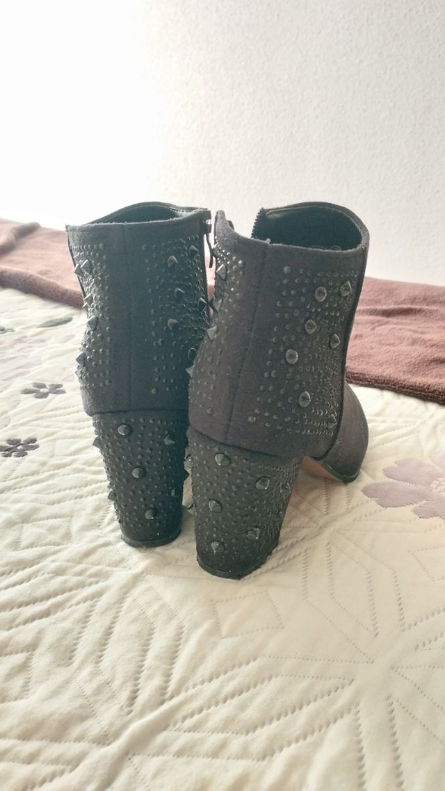 Stivaletti taglia 37