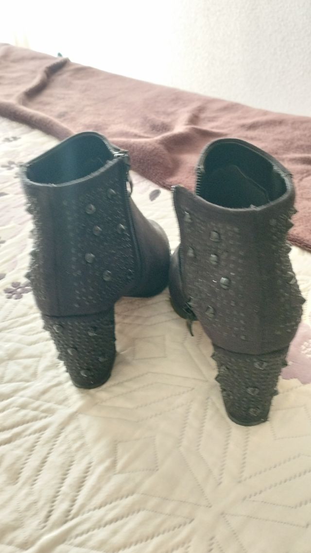 Stivaletti taglia 37