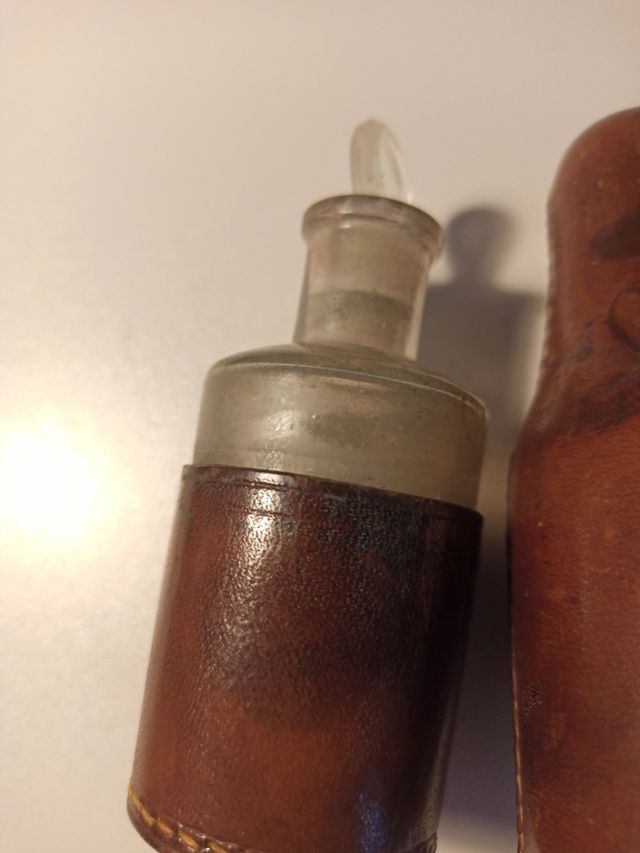 Antigüedad botella perfume de viaje