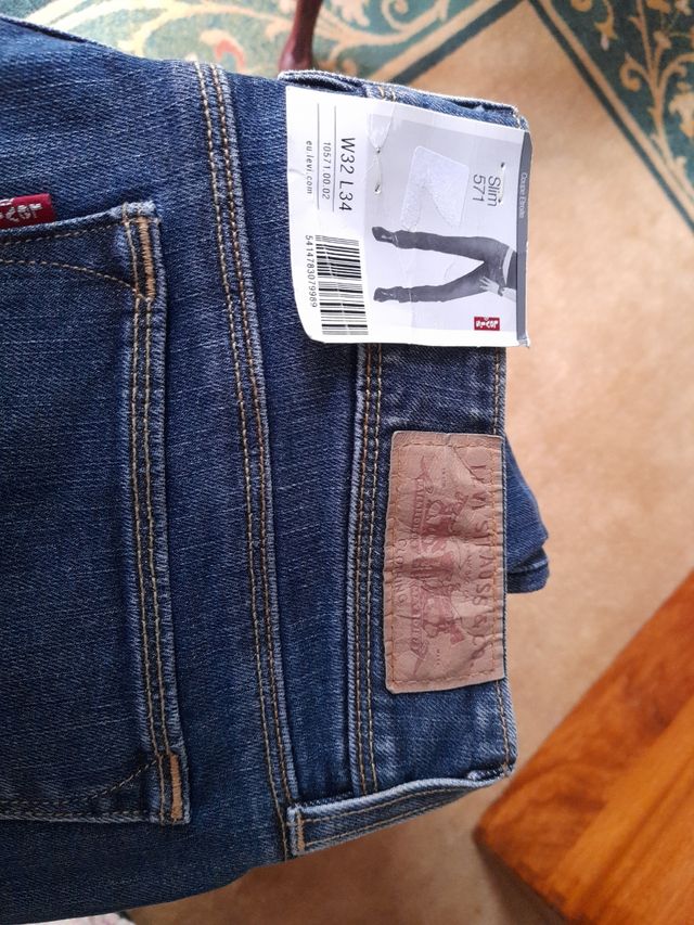 Levis Slim 571
