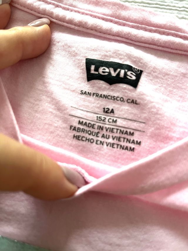 conjunto Camiseta Niña Levis y vaqueros