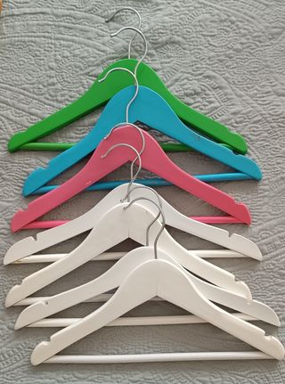 Lote 7 perchas madera infantiles