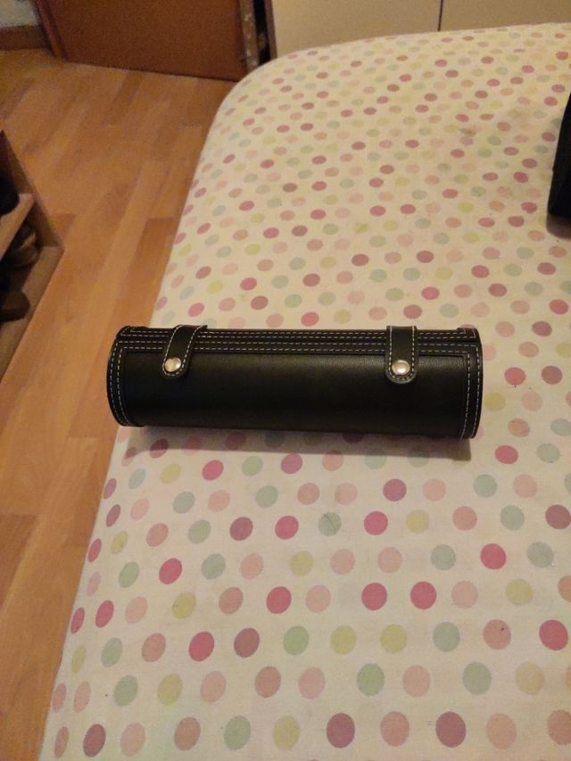 Porta brochas y pinturas maquillaje