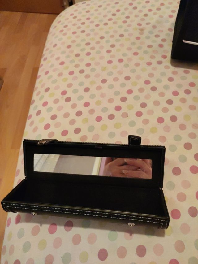 Porta brochas y pinturas maquillaje