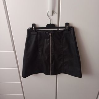 Falda cuero negra