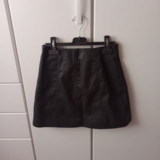 Falda cuero negra