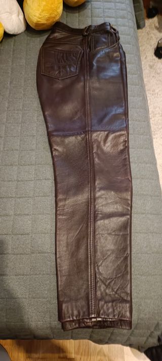 Pantalón de cuero, corte vaquero slim