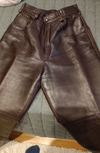 Pantalón de cuero, corte vaquero slim