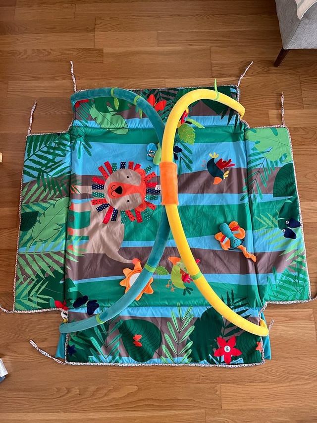 Alfombra de actividades bebé