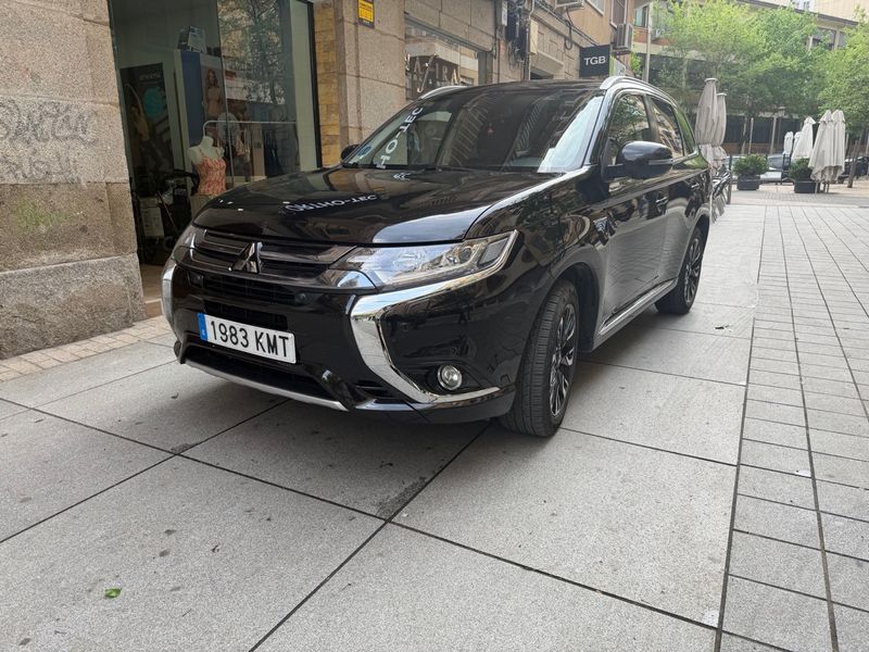 Mitsubishi Outlander 2018 - foto 1