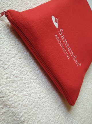 MANTA DE VIAJE, SOFA, FRANELA COLOR ROJO Y FUNDA