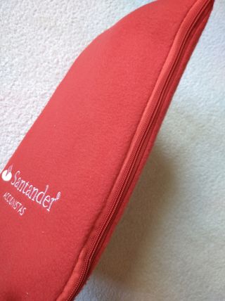 MANTA DE VIAJE, SOFA, FRANELA COLOR ROJO Y FUNDA