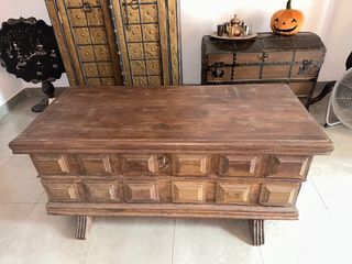 Baúl de madera antiguo