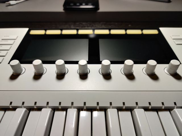 KOMPLETE KONTROL S49 MK2 VAPOR GRAY