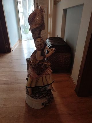 Preciosa figura dama antigua  grande