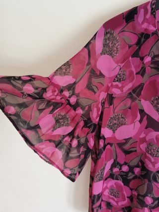 Blusa de gasa con estampado de flores