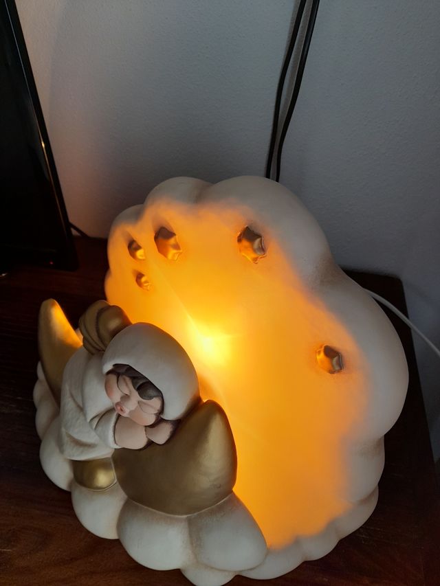 Lampada angelo sulla nuvola